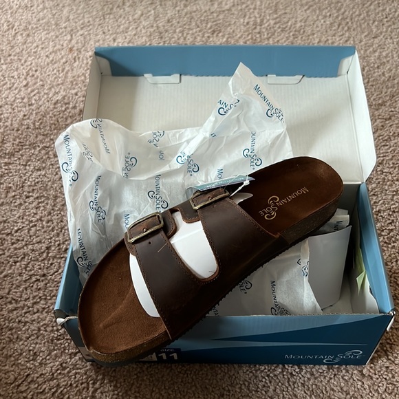 New in Box Mountain Sole Ladies Double Buckle Leather Sandal Size 11M - Picture 7 of 8